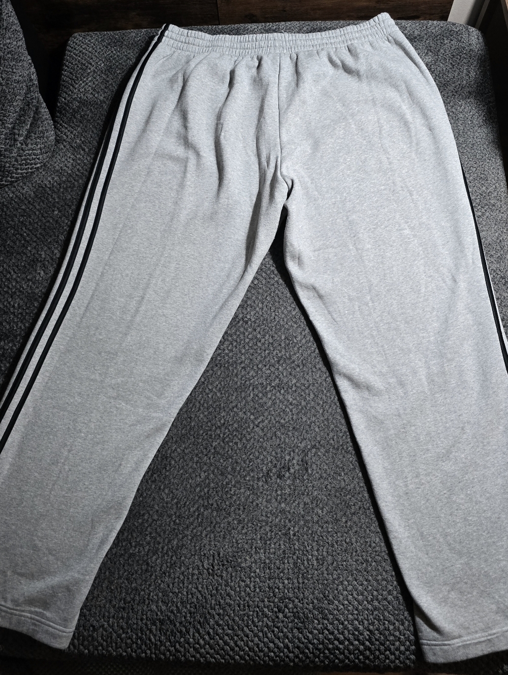 Adidas gray sweatpants with classic black 3-stripe detail and embroidered logo - Picture 2 of 9